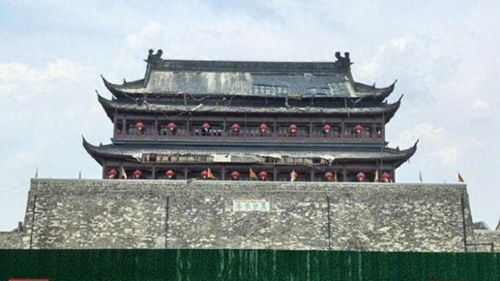 鳳陽鼓樓瓦片脫落背后 涉事公司十年前曾因違規(guī)施工致文保建筑被燒毀